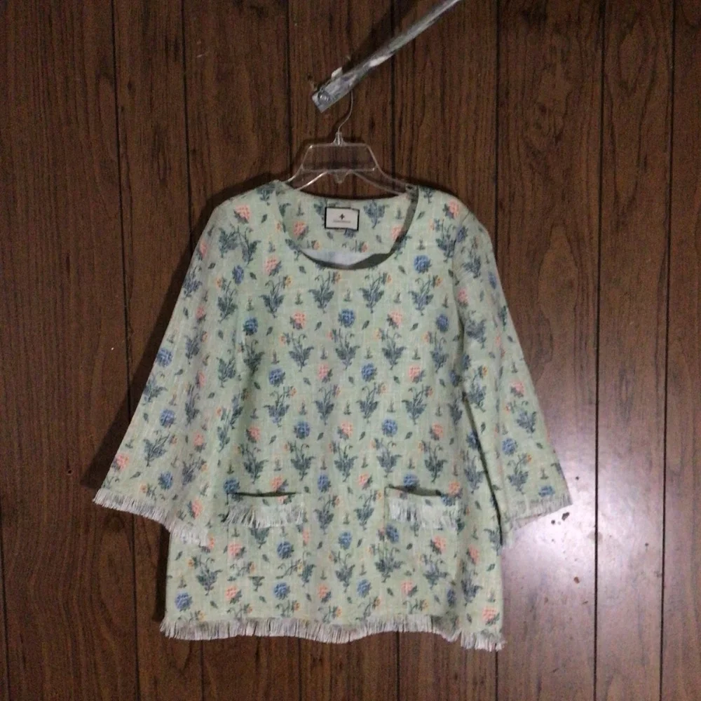 Tuckerneck Fringe and Floral top with pockets - Picture 3 of 7